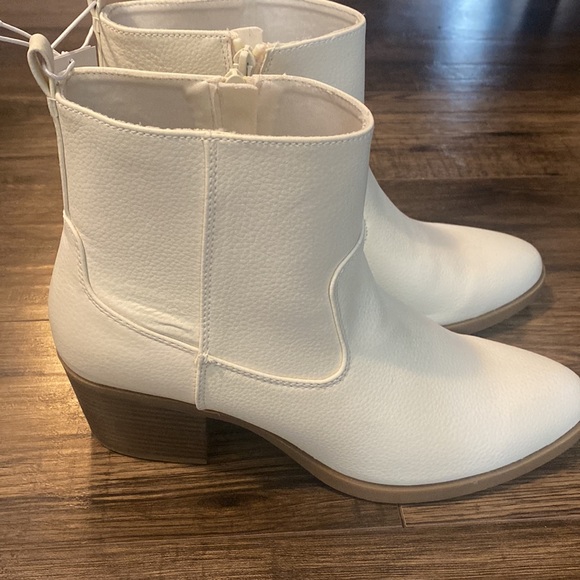 NWT Old Navy Bootie - Picture 2 of 5
